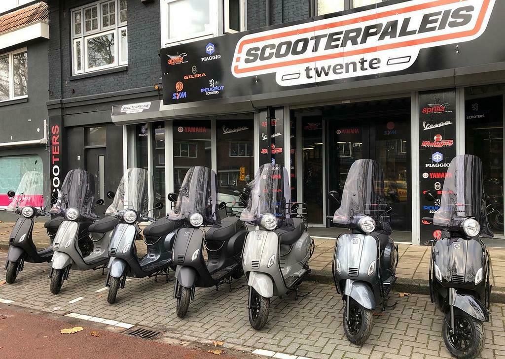 ≥ AGM VX50 EFI ACTIE GRATIS WINDSCHERM BEUGELSET LED PAKKET — Snorfietsen  en Snorscooters — Marktplaats