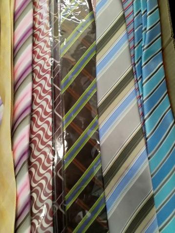 PARTIJ Mooie stropdassen in breed en smal en in vele kleuren