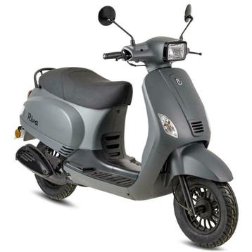 Diverse nieuwe scooters ( Riva, Retro, Old Classic, enz )