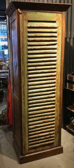 Oude shutter kast uit Bali Indonesië gemaakt van oud hout