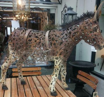 ijzeren ezel beschikbaar voor biedingen