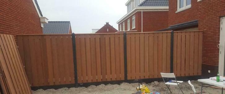 Hout beton schutting 21 planks Hardhout A-kwaliteit+plaatsen, Tuin en Terras, Schuttingen, Nieuw, Hout, 1 tot 2 meter, Minder dan 3 meter