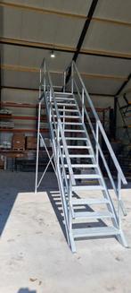Stalen trap met bordes gegalv hoog 3,2mtr hagelnieuwe nob099, Doe-het-zelf en Verbouw, Ladders en Trappen, Ophalen of Verzenden