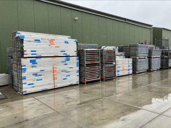 Partij gebruikt Layher Blitz renovatiesteiger, Doe-het-zelf en Verbouw, Steigers, Gebruikt, Gevelsteiger, 5 meter of hoger, Ophalen