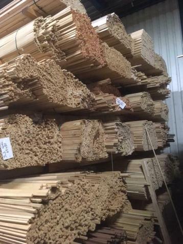 Hout, plinten, lijstwerk, rondhout beschikbaar voor biedingen
