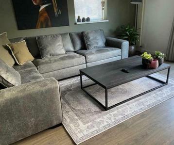 Zwart eiken salontafel | Industriële salontafel op maat beschikbaar voor biedingen