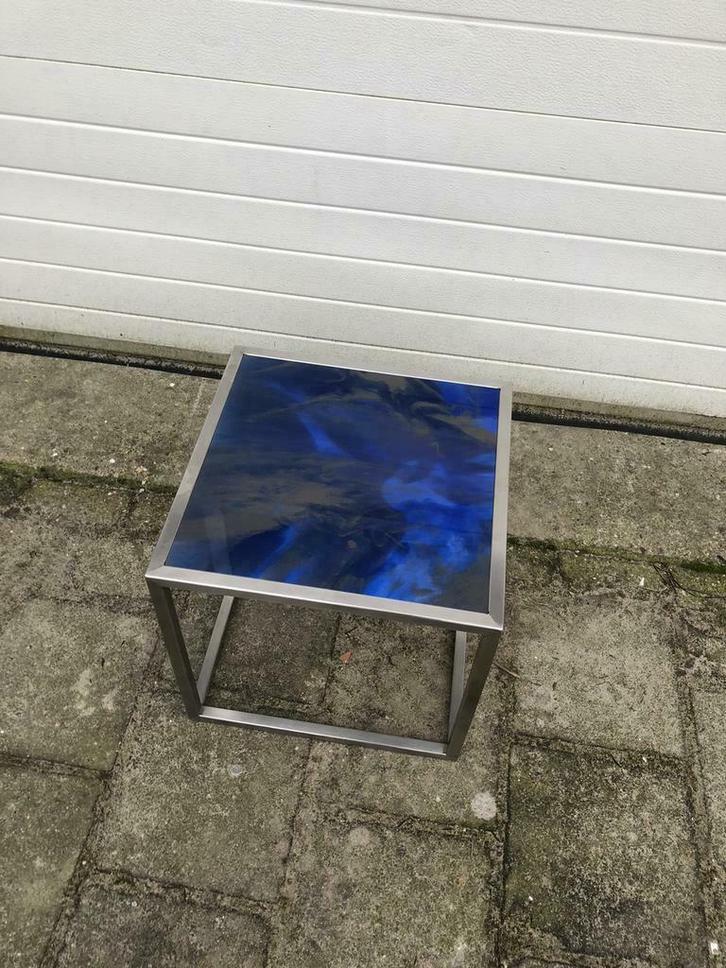 Mooi hand gemaakte epoxy bijzettafel met rvs frame, Huis en Inrichting, Tafels | Bijzettafels, Nieuw, Vierkant, 45 tot 60 cm, Minder dan 55 cm