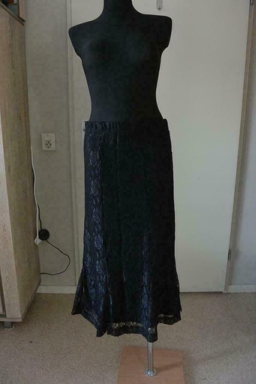 Yoek rok zwart kant M zga nieuw gaaf, Kleding | Dames, Rokken, Zo goed als nieuw, Maat 38/40 (M), Zwart, Knielengte, Ophalen of Verzenden