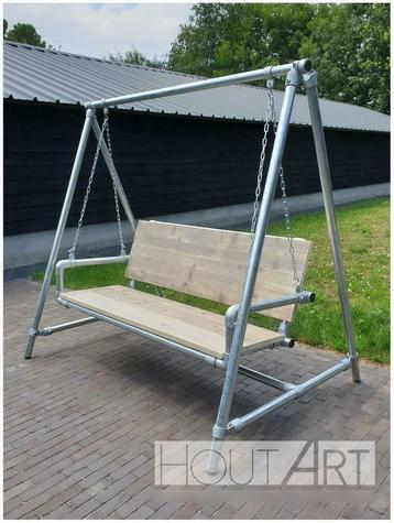 Schommelbank van steigerbuis met steigerhout beschikbaar voor biedingen