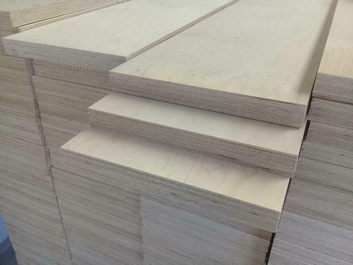 plaat, Diensten en Vakmensen, Timmerlieden en Meubelmakers, Deuren of Kozijnen, Keukens, Meubels, Timmerwerk of Zaagwerk, Trappen