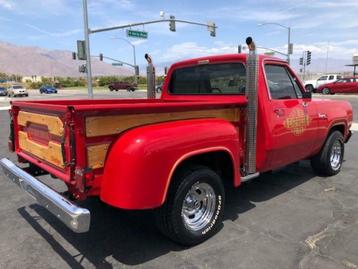 dodge little red truck beschikbaar voor biedingen