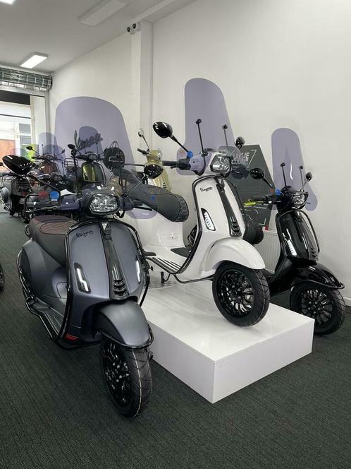 Nieuwe Vespa Sprint Full Options Carbon Edition 2024 Uniek!!, Fietsen en Brommers, Brommers | Tuning en Styling, Nieuw, Verzenden