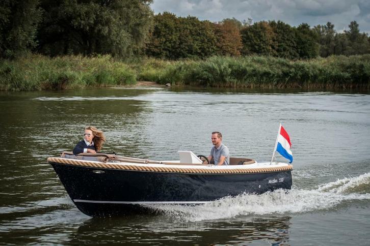 2025 - Maxima 550 sloep - motor t/m 50 pk - toiletruimte, Watersport en Boten, Sloepen, Nieuw, 30 tot 50 pk, 3 tot 6 meter, Buitenboordmotor