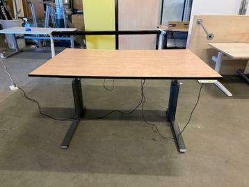 Vepa Elektrisch bureau / tafel 140x90xH62-82 cm, 11 stuks
