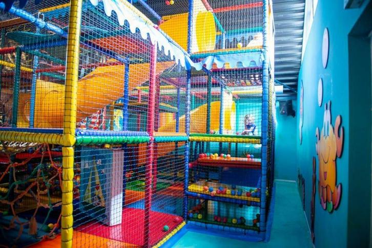 Vakantie Friesland : Kamperen-Bungalows-Caravans-Tenten, Vakantie, Campings, Recreatiepark, Aan meer of rivier, Afwasmachine, Huisdier toegestaan