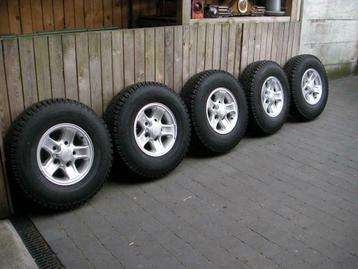 LAND ROVER Defender - BOOST velgen met banden - NIEUWE SET beschikbaar voor biedingen