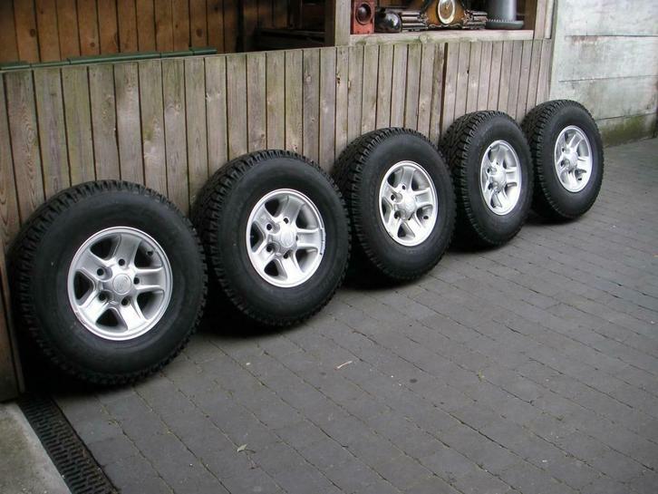 LAND ROVER Defender - BOOST velgen met banden - NIEUWE SET, Auto-onderdelen, Banden en Velgen, Banden en Velgen, All Season, 16 inch
