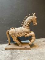 Prachtig oud vergrijsd houten paard horse beeld 98 x 90 cm