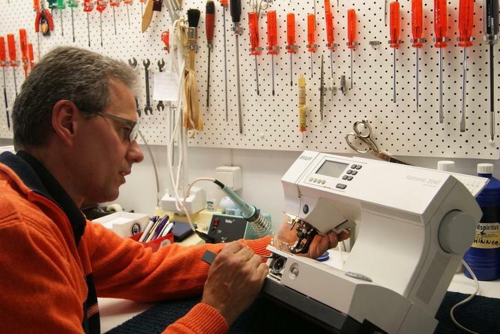 Naaimachine reparatie en onderhoud diverse merken, Diensten en Vakmensen, Reparatie en Onderhoud | Witgoed en Apparatuur, Garantie