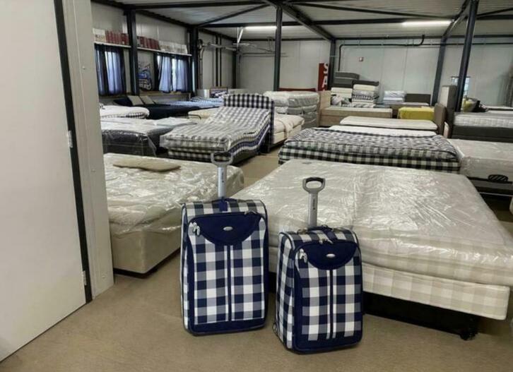 HASTENS OUTLET WINKEL Hästens bjx toppers en outlet bedden, Huis en Inrichting, Slaapkamer | Slaapbanken, Zo goed als nieuw, Ophalen of Verzenden