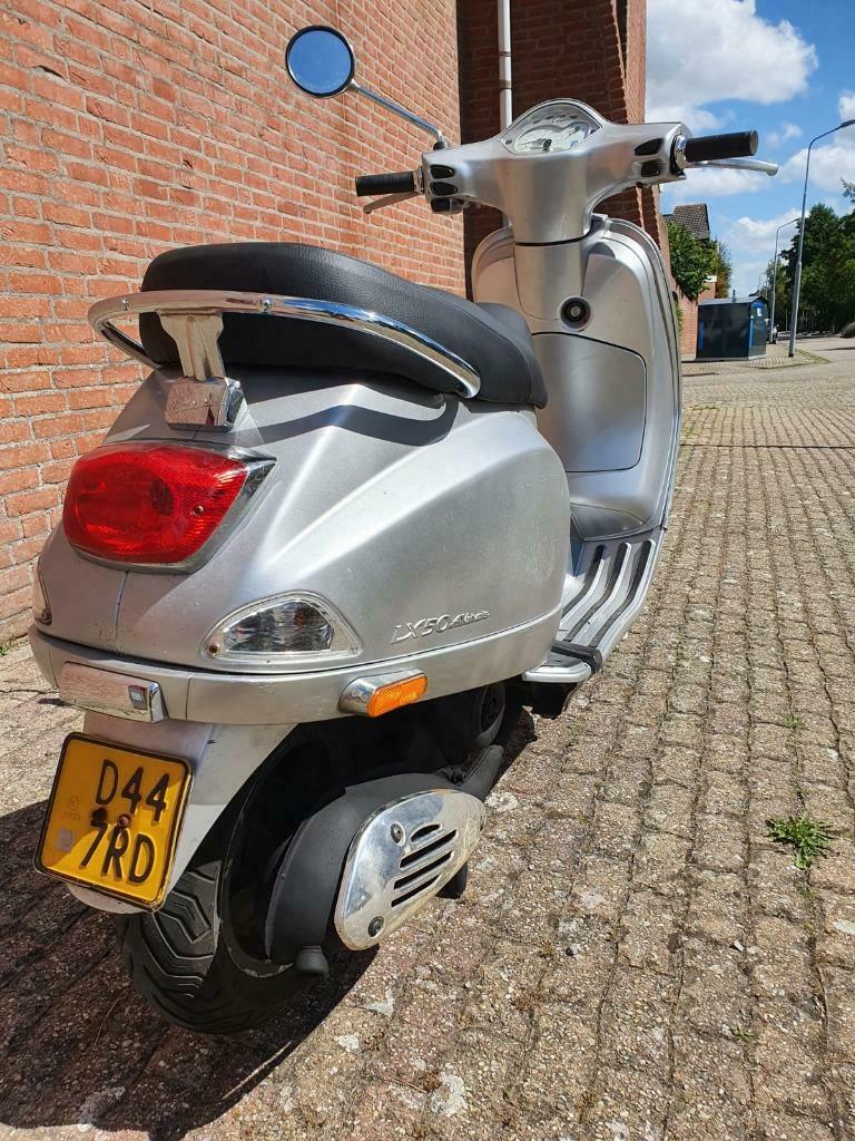 ≥ Vespa Lx 50 touring/ Zilver /45KM — Scooters | Vespa — Marktplaats