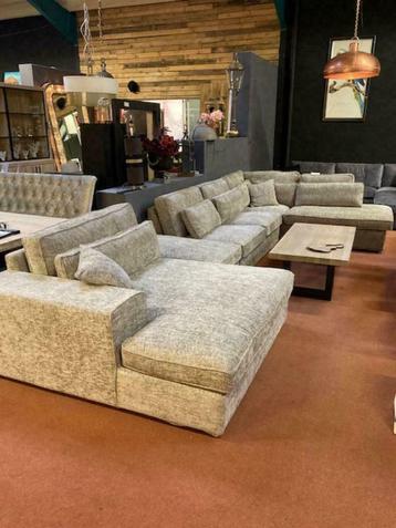 Wij ruimen onze showroom modellen op!! beschikbaar voor biedingen