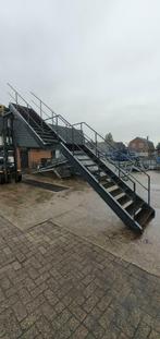 Stalen trap met tussenbordes 4,18mtr nog160  €1500