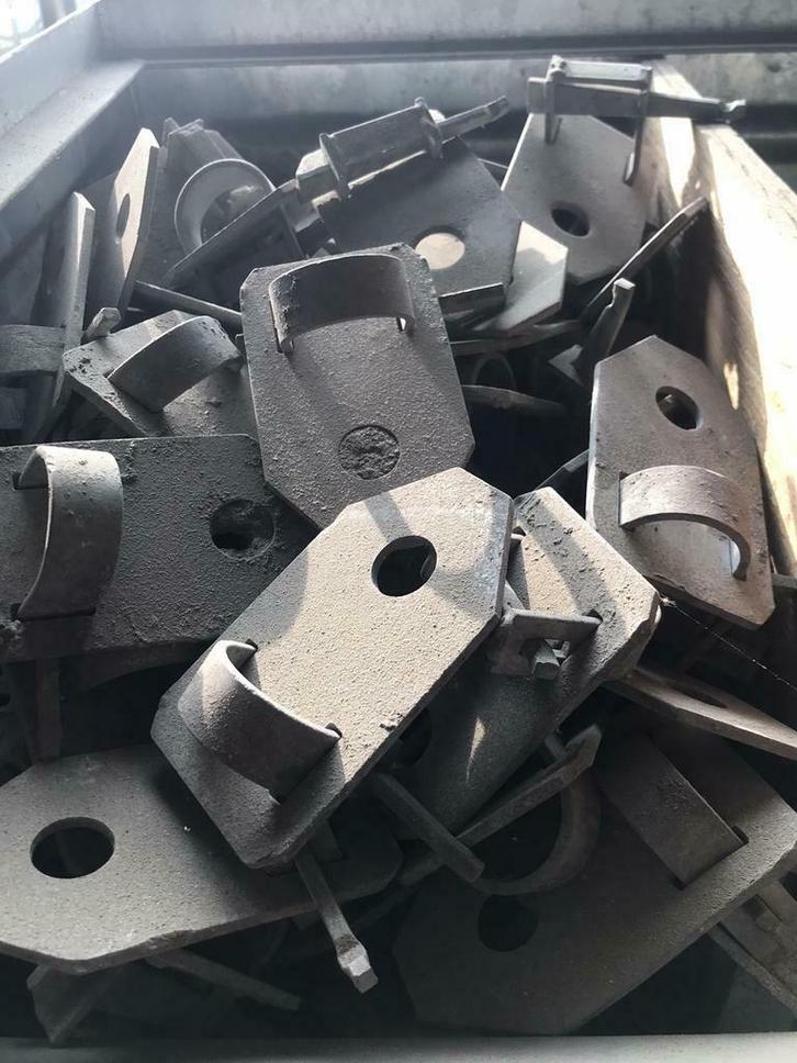 Van Thiel muurlippen tbv steigerbuizen, Doe-het-zelf en Verbouw, Steigers, Zo goed als nieuw, Overige typen, 5 meter of hoger