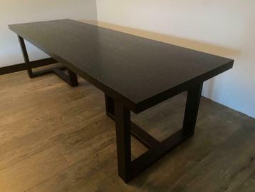 Eettafel | Design eettafel | Eikenfineer tafel | Zwarte tafe