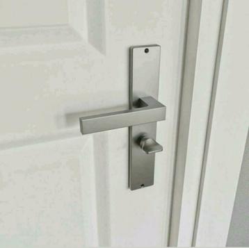 #3 Design RVS look deurklink op schild met WC-slot beschikbaar voor biedingen