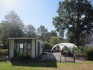 Te huur: mooie 4p chalet op Camping de Kleine Wolf,, Caravans en Kamperen, Verhuur