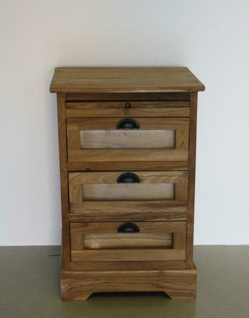 Teak nachtkastje met drie laden te koop bij Indoteak, Huis en Inrichting, Slaapkamer | Nachtkastjes, Nieuw, 70 cm of meer, 45 tot 65 cm