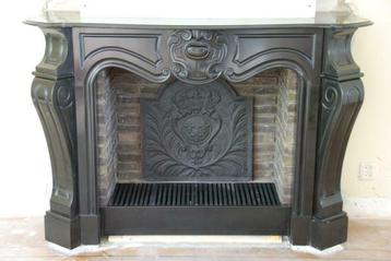 Antieke marmeren schouwen restauratie en verkoop beschikbaar voor biedingen