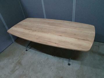Kusch & Co design vergadertafel met nieuw blad naar keuze beschikbaar voor biedingen