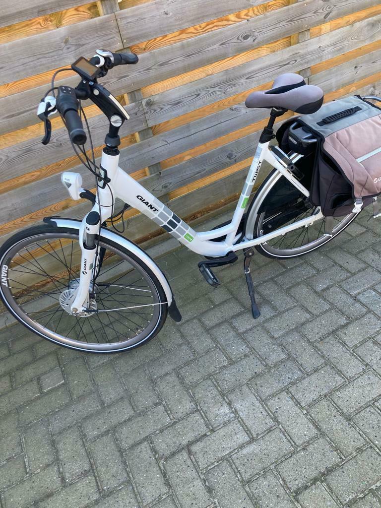 ≥ Elektrische fiets zo goed als nieuw! — Elektrische fietsen — Marktplaats