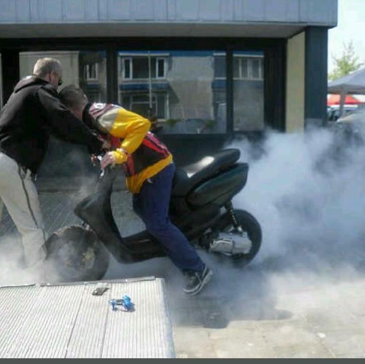 David scooter reparatie op locatie, Regio Rdam/omstreken, Diensten en Vakmensen, Fietsenmakers en Bromfietsenmakers, Brommerreparatie