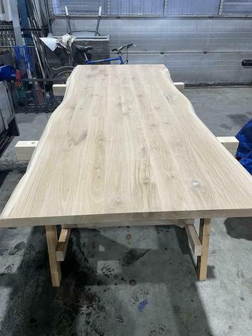Eettafel Eiken boomstamblad beschikbaar voor biedingen