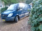 vervoer.  Met  Mercedes  Bus