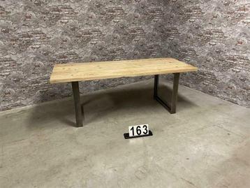 Industriële eetkamertafel/tafel met ijzeren onderstel nr.163 beschikbaar voor biedingen