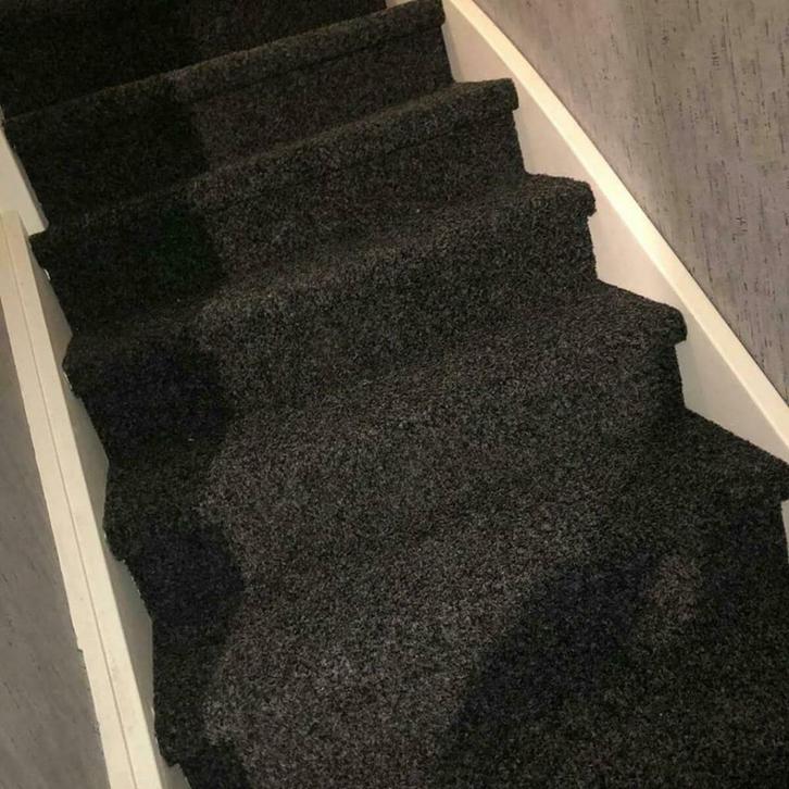 Trap bekleden inclusief tapijt, Diensten en Vakmensen, Vloerleggers en Parketteurs, Houten vloeren, Laminaat of Parket, Tapijt of Kunststof