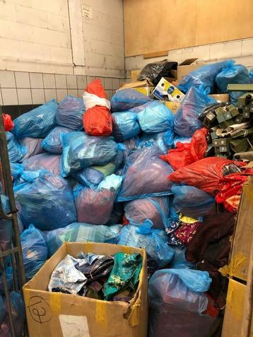 Gezocht partijen nieuwe kleding, winkelvoorraad enz.  beschikbaar voor biedingen