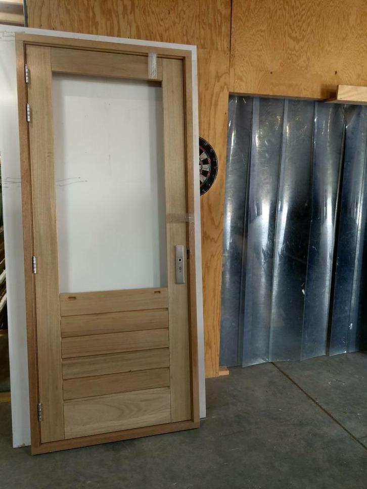 Kozijn met achterdeur compleet inclusief hr++ glas, Doe-het-zelf en Verbouw, Kozijnen en Schuifpuien, Nieuw, Deurkozijn, Hout