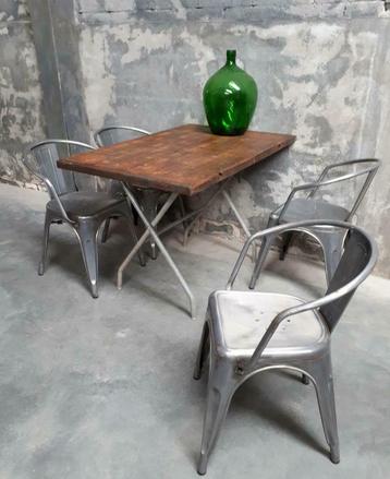 Oude retro vintage klaptafel tuintafel terrastafel stoelen beschikbaar voor biedingen