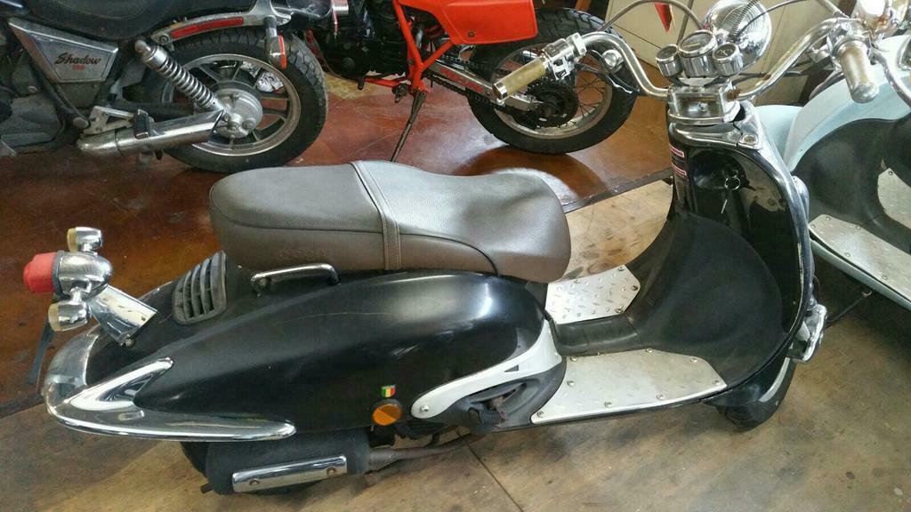 ≥ Moderna 2010 blauw kenteken retro scooter zonder helm — Brommeronderdelen  | Snorfietsen — Marktplaats