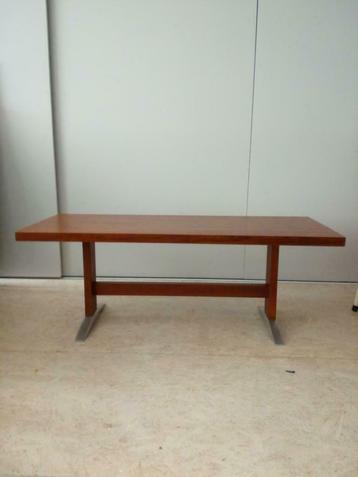 Vintage strakke salon tafel. beschikbaar voor biedingen