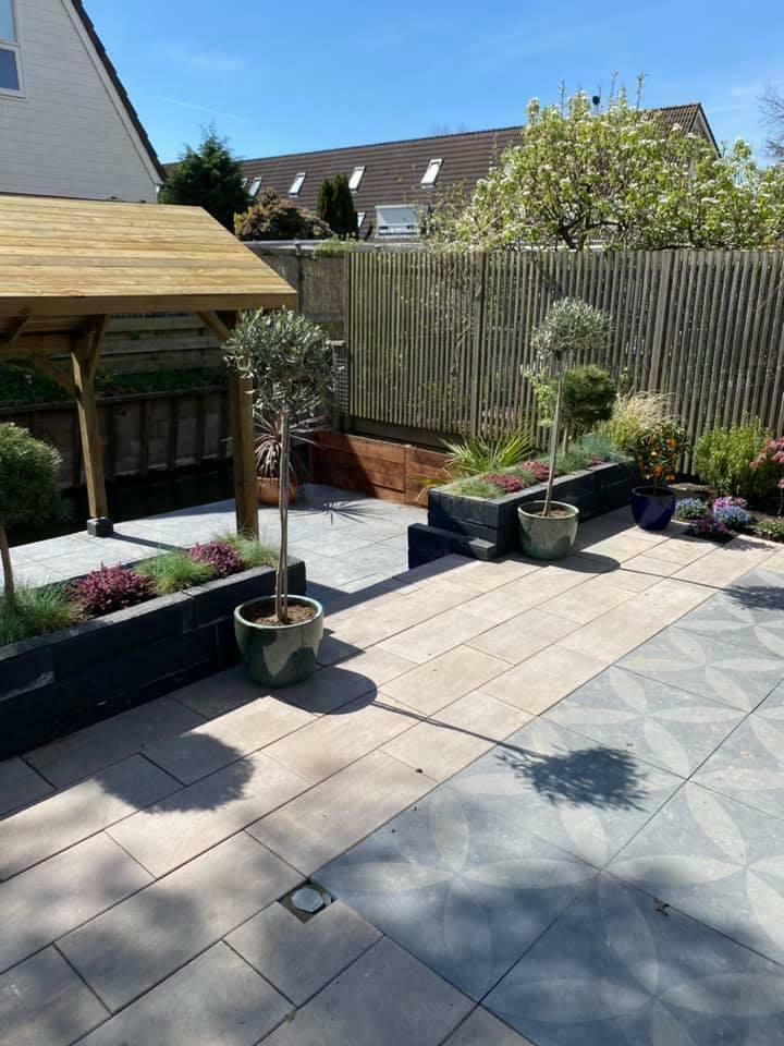 Straatmaker/hovenier, Diensten en Vakmensen, Tuinmannen en Stratenmakers, Bestrating, Hekwerk of Schuttingen, Tuin- of Vijveraanleg