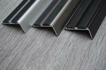 Aluminium trapkantprofielen. Topkwaliteit voor een eerlijke  beschikbaar voor biedingen