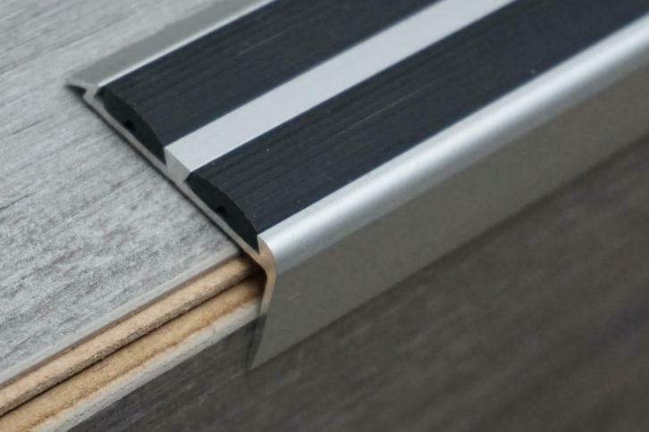 Aluminium trapprofielen met antislip strip - beste prijs !!!, Doe-het-zelf en Verbouw, Metalen, Nieuw, Aluminium, Ophalen