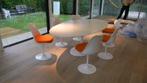 Tulp tafels van Eero Saarinen, diverse stoelen !