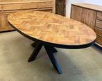 Teaktafel ovaal visgraat stalen poot, Huis en Inrichting, Tafels | Eettafels, Teakhout, Vijf personen of meer, Modern, Ovaal